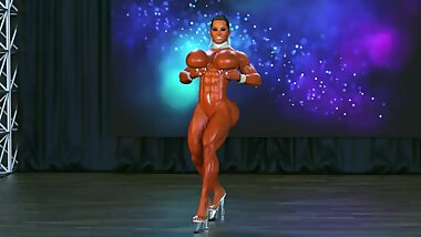 Sexy bimbo musculosa asiatica culturista