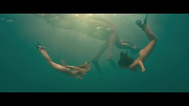 Kelly Brook & Riley Steele - Piranha 3D