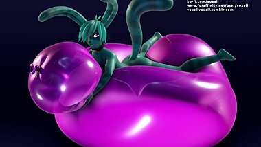 Rubberdoll poking a huge soft ans stretchy balloon!
