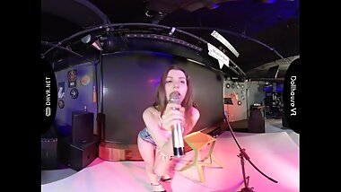 DHVR Kate As The Bar Singer